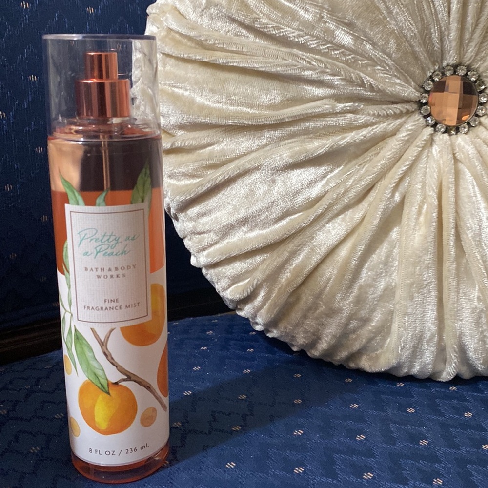 BATH & BODY WORKS SET. . . PRETTY AS A PEACH SCENT - Picture 3 of 6